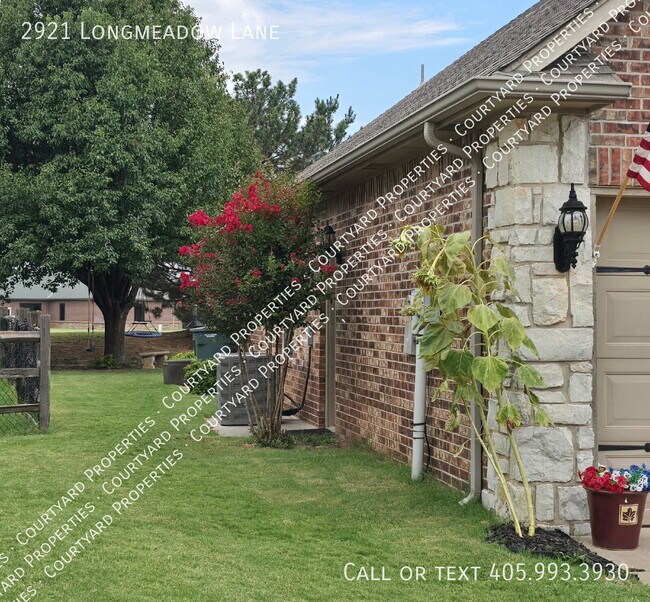 Building Photo - 2921 Longmeadow Ln