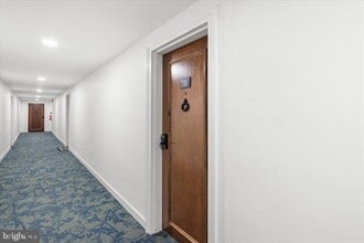 Building Photo - 380 Broadview Ave