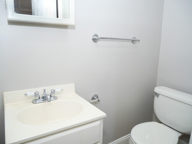 Building Photo - 16 Chestnut Hill Ave