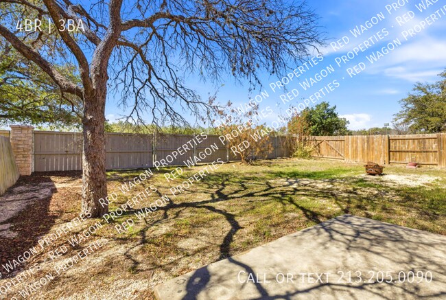 Building Photo - 2635 Lakehills St