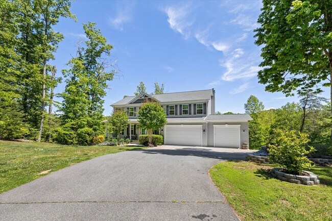 Building Photo - Gorgeous 5 Bed 3.5 Bathroom in Stafford, VA