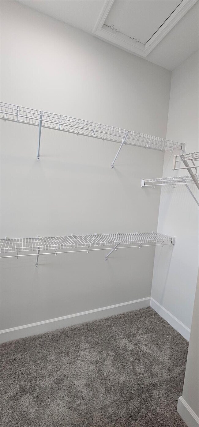 Building Photo - 5461 Empire Dr