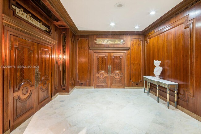 Building Photo - 6039 Collins Ave