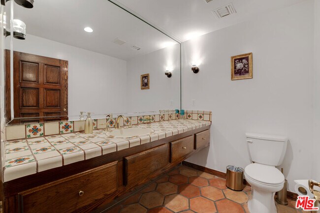 Building Photo - 10160 Cielo Dr