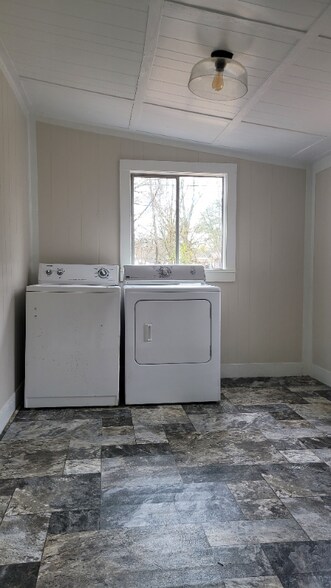 Building Photo - 208 W Chester St