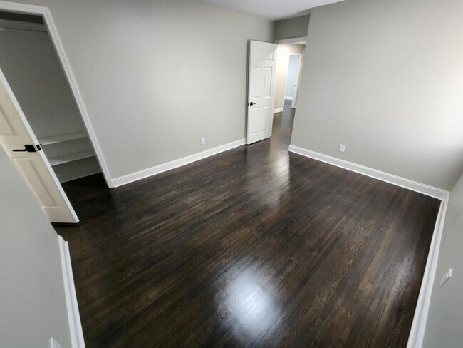 Building Photo - Richland Elementary District - 4 Bedroom Home