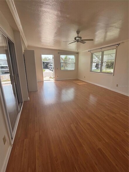 Building Photo - 5236 Kenwood Ave