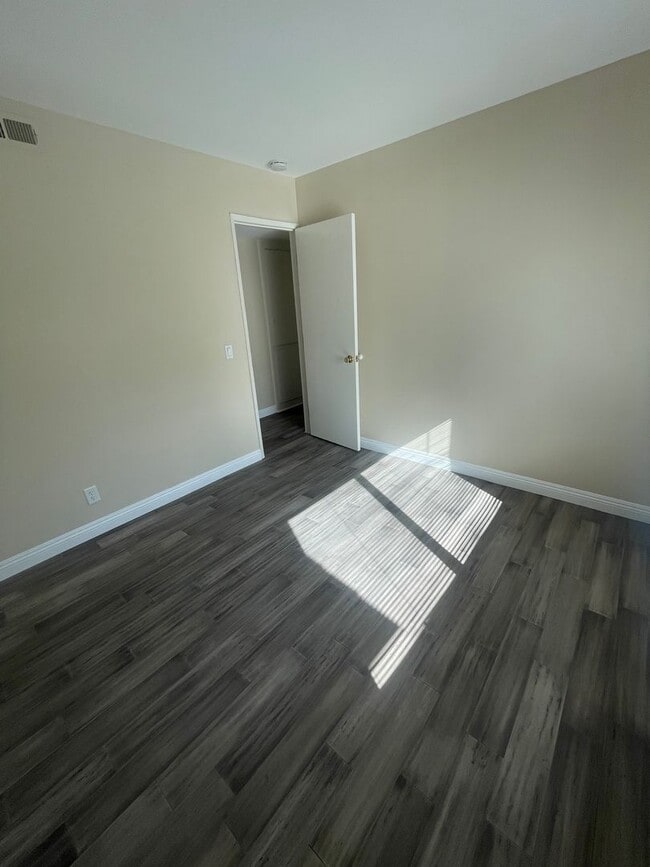 Building Photo - 3 Bed, 2 Bath Tanglewood For Rent- Single Story w/ Garage and AC!