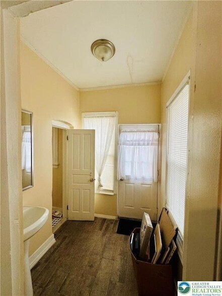 Building Photo - 1523 W Chew St