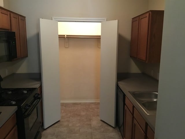 Building Photo - 2802 Wisner Cir