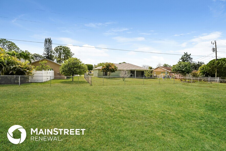 Building Photo - 2216 SE 6th Ln