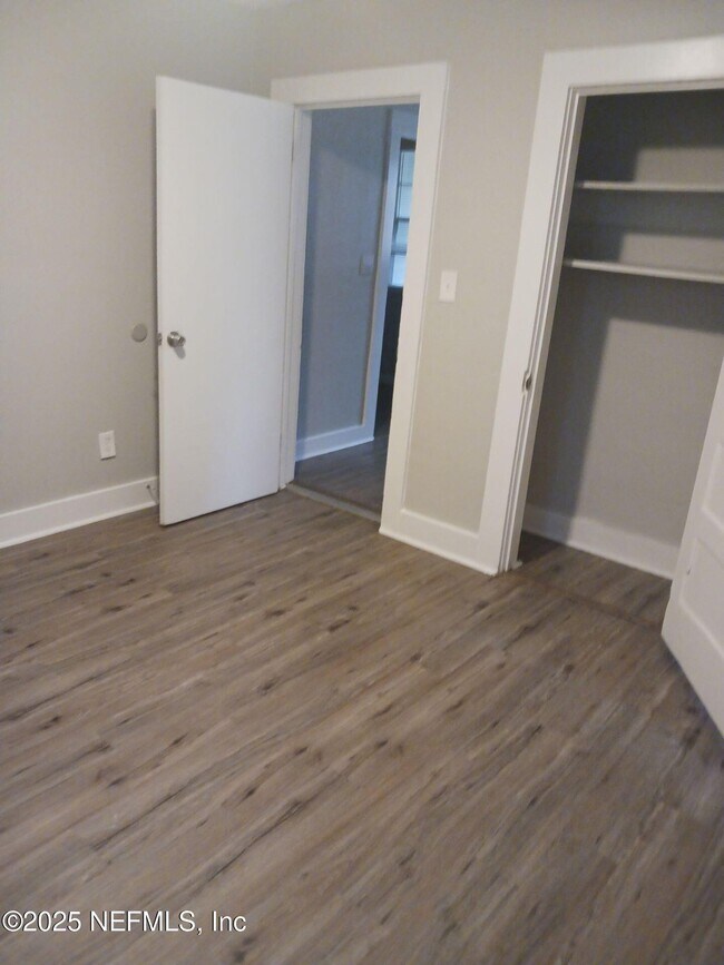 Building Photo - 451 Duray St