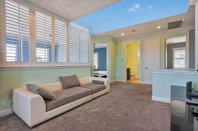 Building Photo - 8551 SE Driftwood St