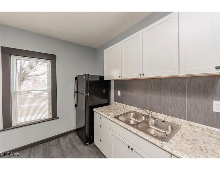 Building Photo - 1431 Rowley Ave