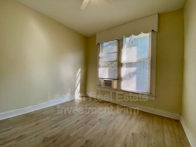 Building Photo - 546 Dalzell St