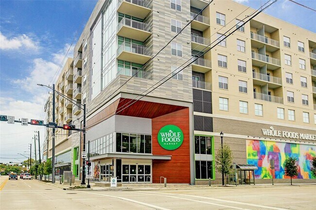 Building Photo - Impeccably Maintained Midtown Townhome with Downtown Views!