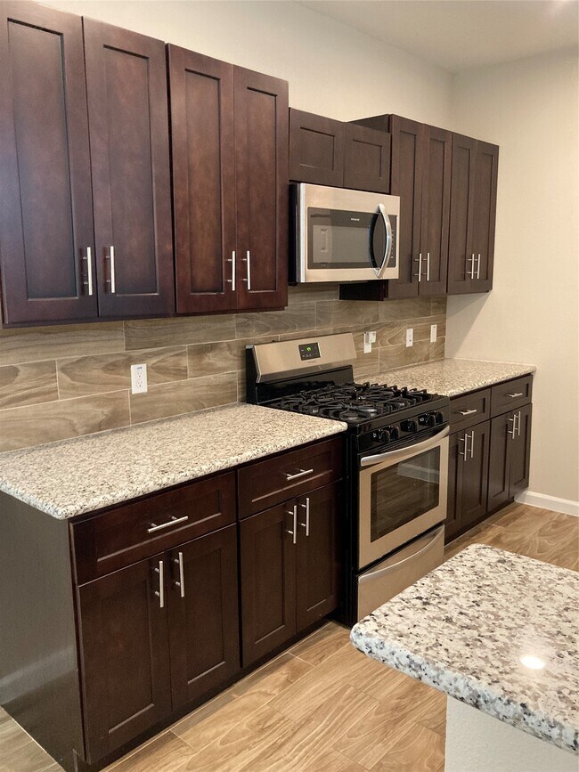 Building Photo - 1018 Homer St