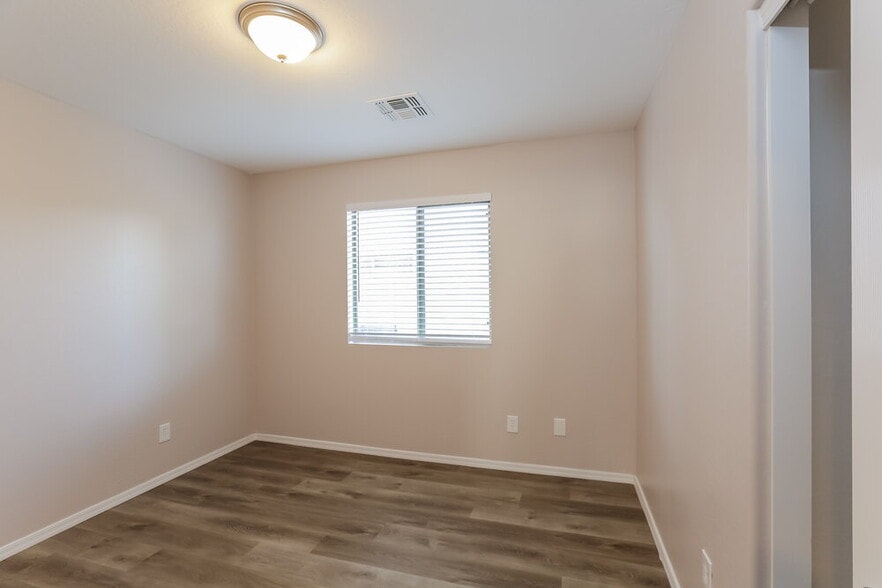 Building Photo - 7302 S 253rd Ave