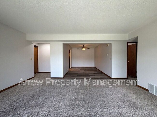 Building Photo - 3831 S 46th St