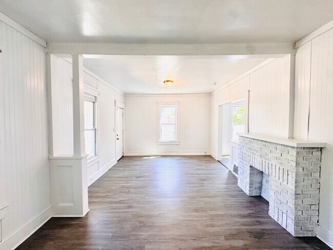Building Photo - 924 Ansel Rd