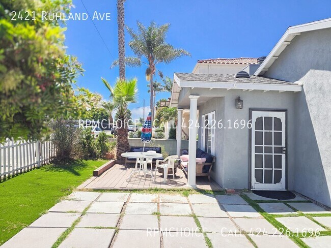 Building Photo - 2421 Ruhland Ave