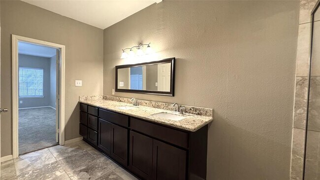 Building Photo - 17573 Red Oak Dr