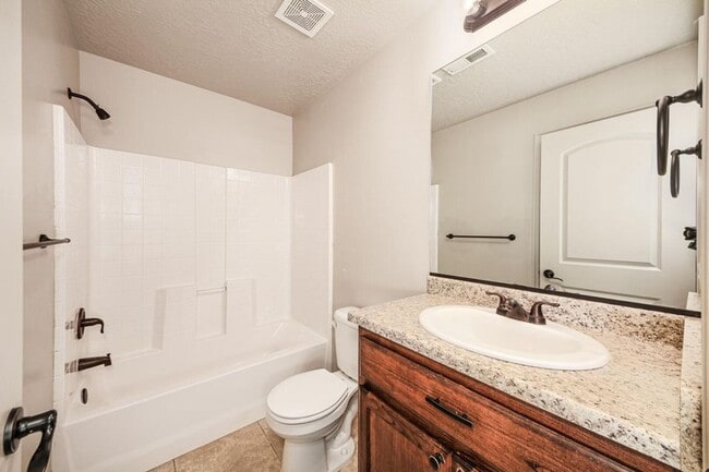 Building Photo - Beautiful Fossil Hills END UNIT!!