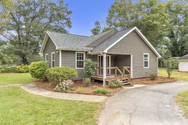 Primary Photo - Spacious Rental with Modern Kitchen, Large...
