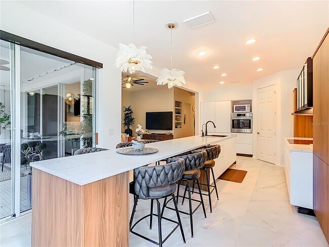 Building Photo - 790 Carmel Ln