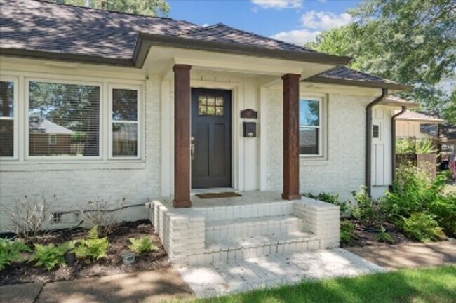 Building Photo - 847 S Mendenhall Rd