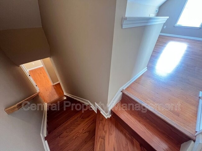 Building Photo - 409 Falling Rock Way