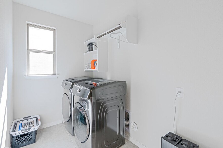 Building Photo - 213 Mira Mesa Dr