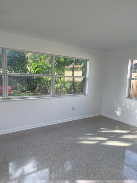 Building Photo - 50 NE 45th Ct
