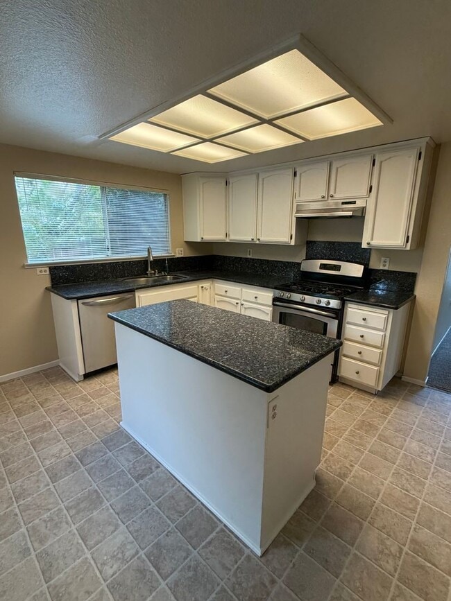 Building Photo - 8240 Rockbury Way