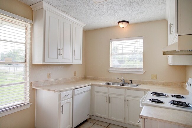 Building Photo - N. Cooper Duplex
