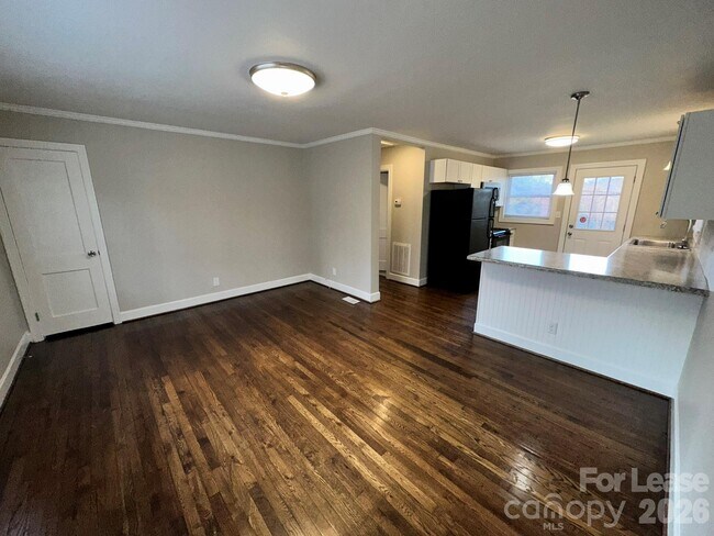 Building Photo - 148 S Smallwood Pl