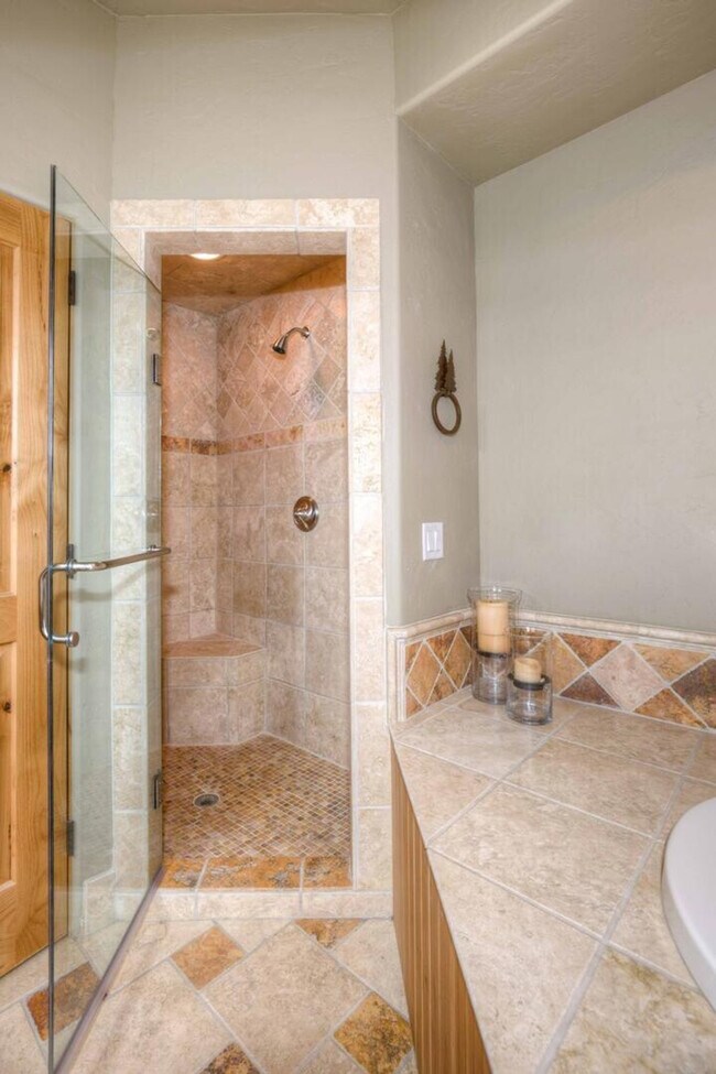 Building Photo - 7 Gambler Dr