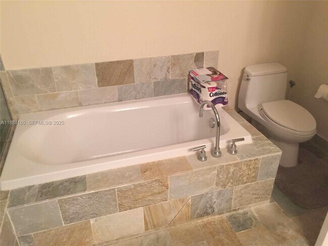 Building Photo - 2641 N Flamingo Rd