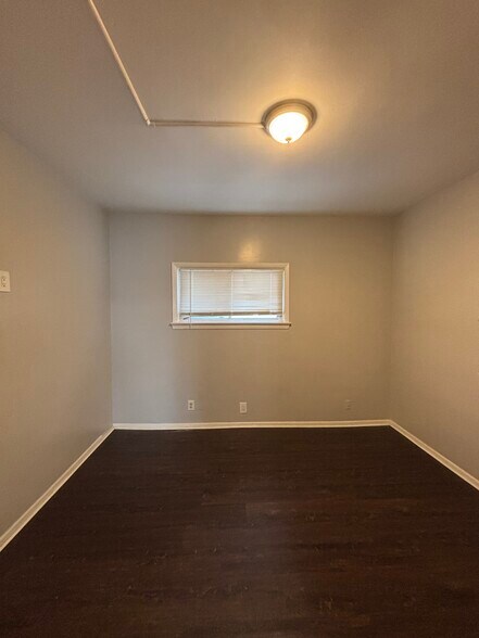 Building Photo - 1909 Coltman Rd