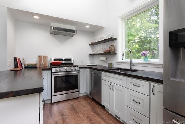 Building Photo - 107 CT-126