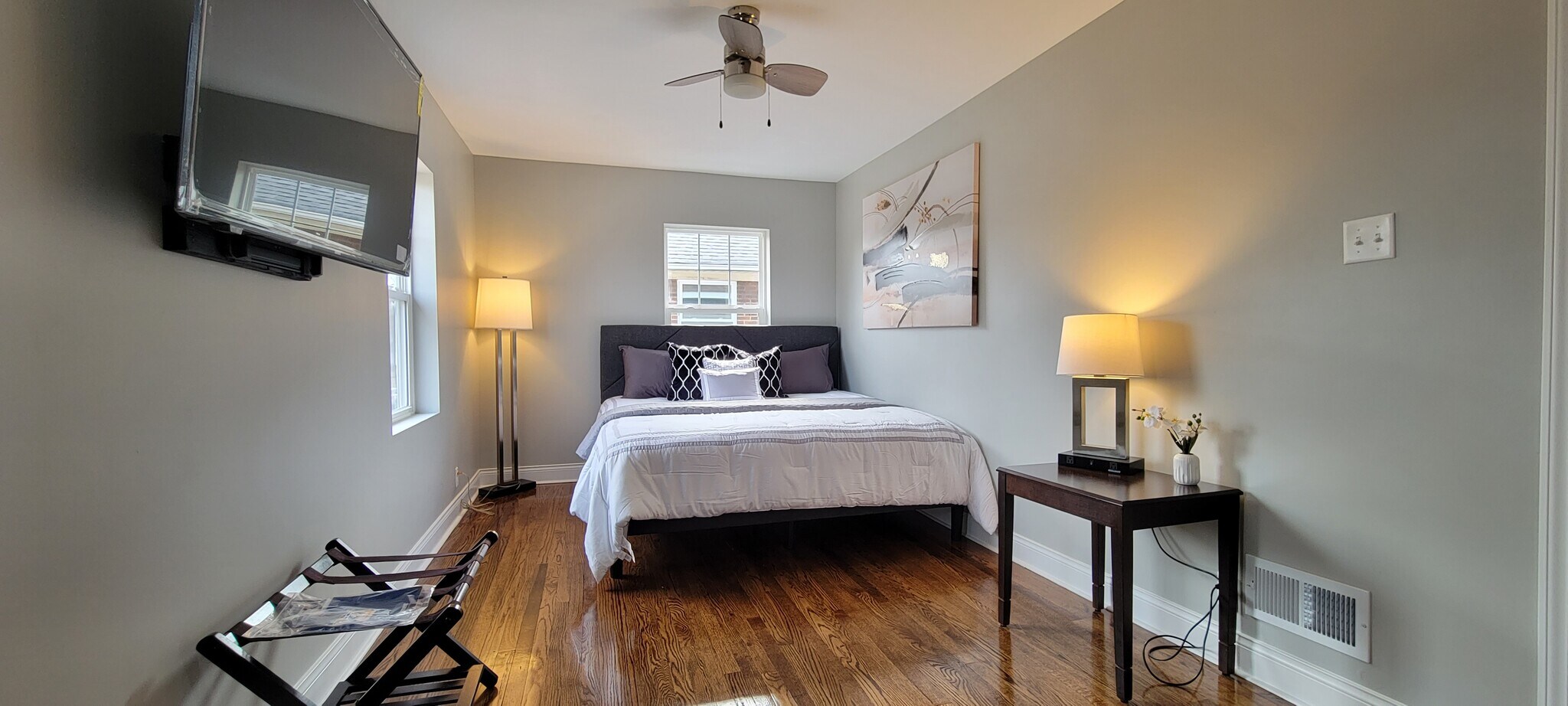 King - Fully Furnished - 708 Vermont St