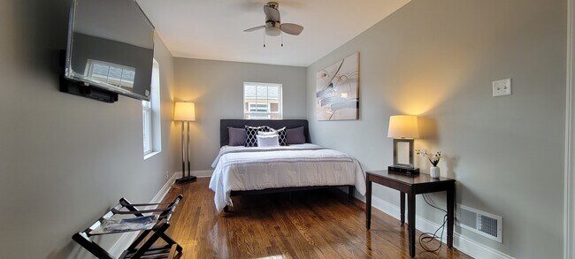 King - Fully Furnished - 708 Vermont St