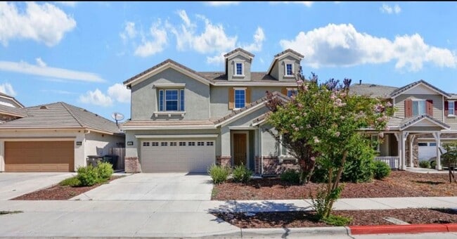 Primary Photo - Beautiful 5 Bedroom, 3 Bath Tracy Home / B...