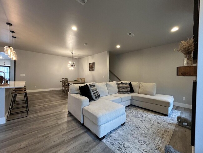 Building Photo - Beautiful Fully Furnished 3 Bed, 2.5 Bath Townhouse on Corner Lot