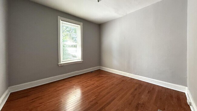Building Photo - 4BR Home with Exposed Beams & Private Deck in Germantown