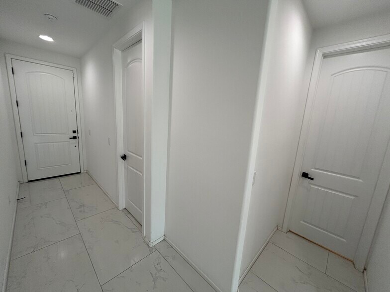 Building Photo - 2323 E Harwell Rd