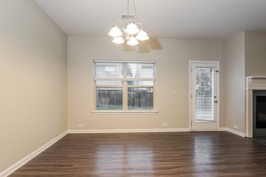 Building Photo - 3949 Lake Manor Way