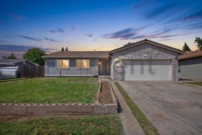 Building Photo - 2307 N Cirby Way