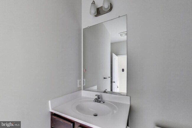 Building Photo - 1821 Jameson Dr