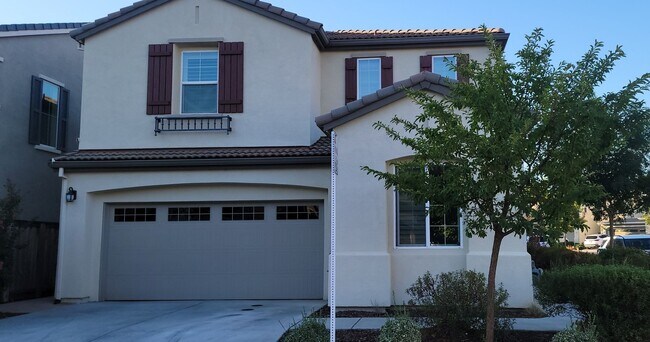Building Photo - Gorgeous 4 bedroom 3 bath in Fiddyment Farm